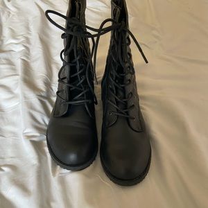 Black combat boots women’s size 9